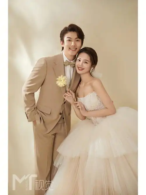 超甜超美的室内光影婚纱照