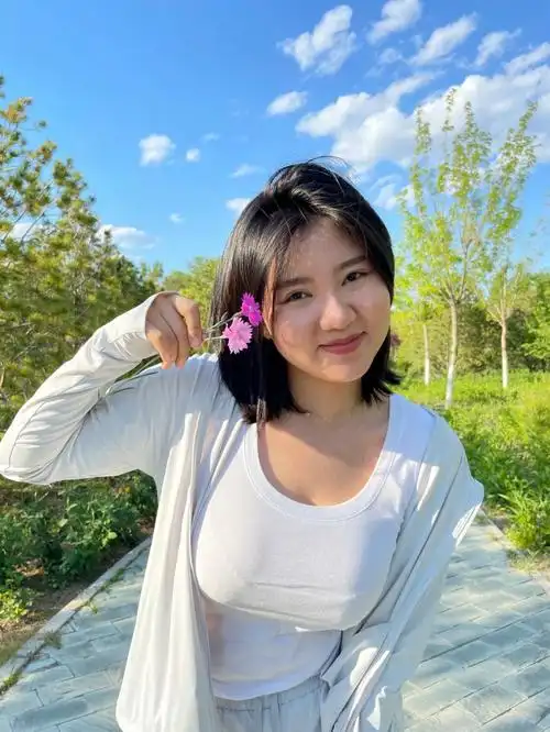 微胖女生挑战一张封神168cm130斤