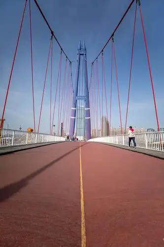 f/2.8,1/8000s,iso100,焦距35,白平衡5200k,斜线构图.