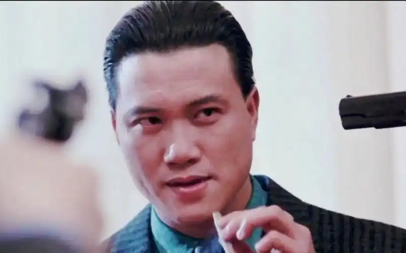 万梓良适合演狠角色,演叼着雪茄的黑帮大佬气场霸道耍横场面够狠_哔哩