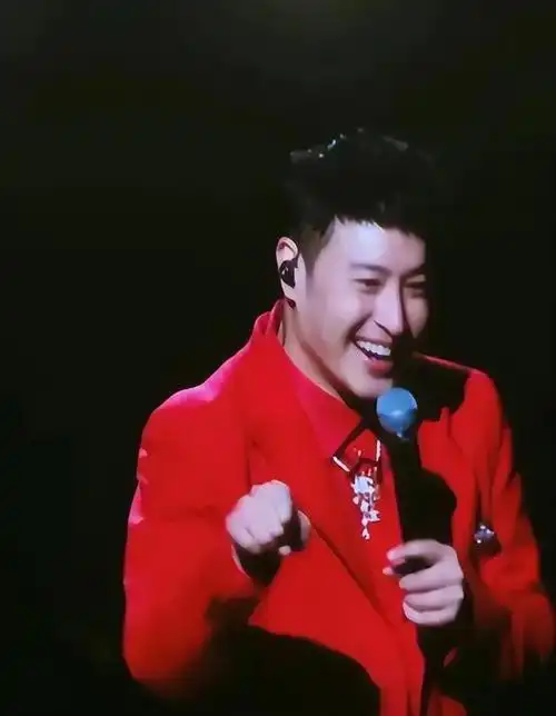 潘玮柏胖上热搜!婚后幸福肥堪称真人版旺仔,完全没有身材管理