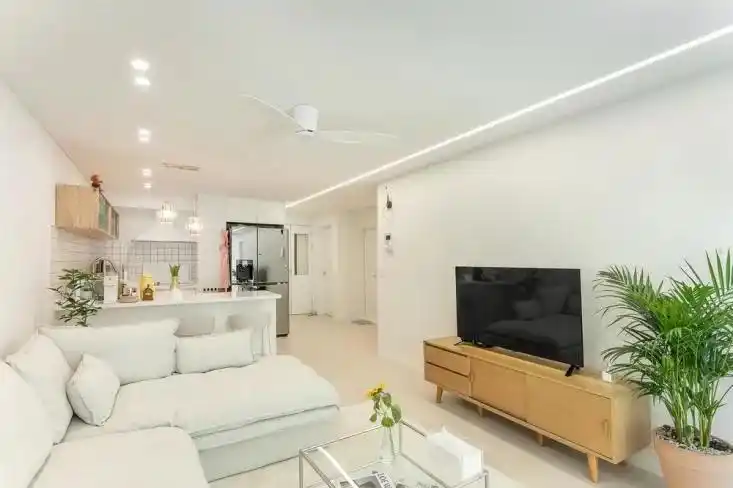 不吊顶无主灯,大白墙少造型,110㎡保持极简,反而更高级温馨_装修