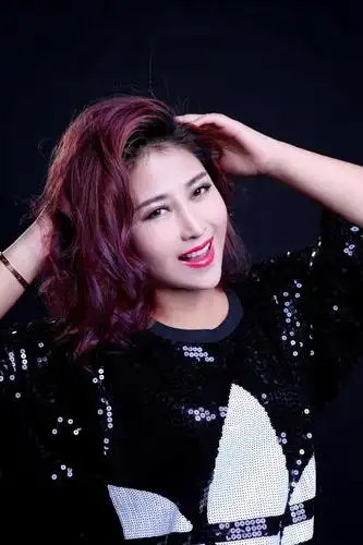 歌手——蓝琪儿凭借一首《爱火》贯穿亿万人心