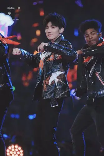 2018王源湖南卫视跨年演唱会_高清图片大全-爱豆app