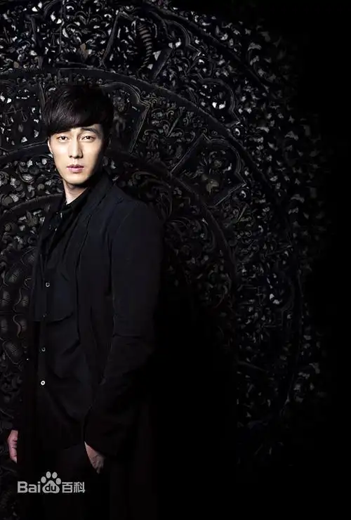 2004年主演电视剧《对不起,我爱你》,凭借车武赫一角获