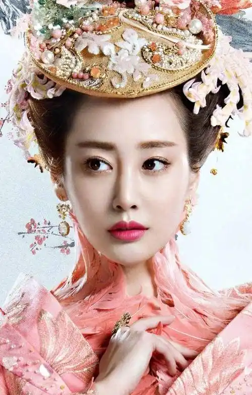 李纯征服感十足,这时尚身材太带劲了,组图写真