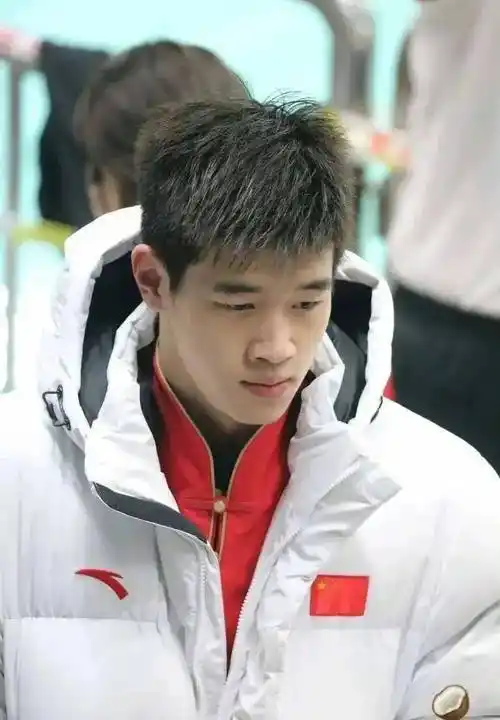 潘展乐18岁年轻的游泳颜值天花板帅气阳光自信大男孩