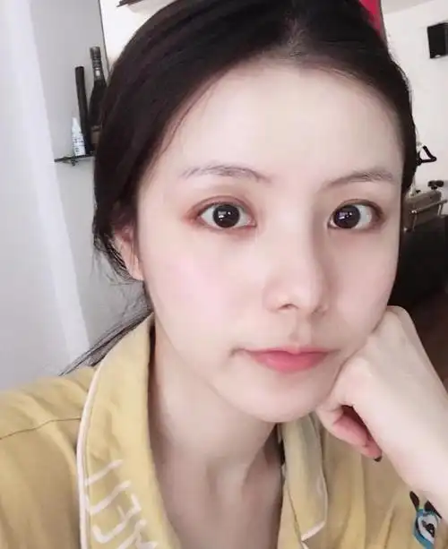 爱美之心人皆有之,精致的女生经常花费大量的精力来修饰自己的五官,既