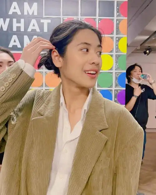 演出画个淡妆更好看,皮肤也好,毕竟年轻哈哈哈哈#sarahsalola  #泰国