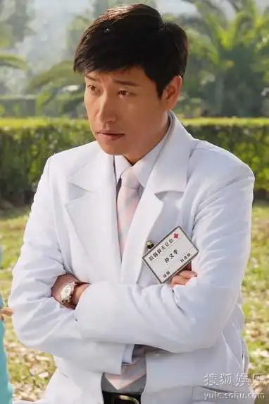 云南,陕西三大卫视热播的年代戏《宁为女人》中,典范旗下演员张鹰扮演