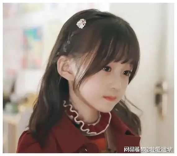 景甜小时候的扮演者小司藤长大了依旧美得很突出令人惊艳