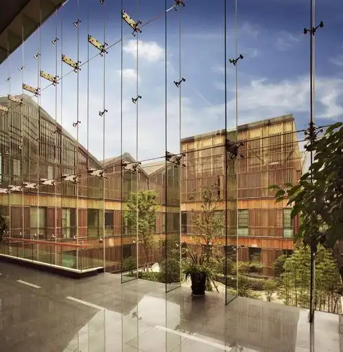 马清运,出生日期1965年 陕西西安人  建筑师,教授 http://www.