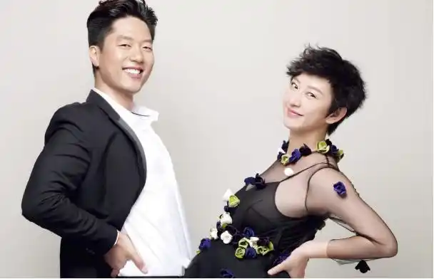 唐一菲首晒女儿照片,丈夫称其一生挚爱,一家4口其乐融融