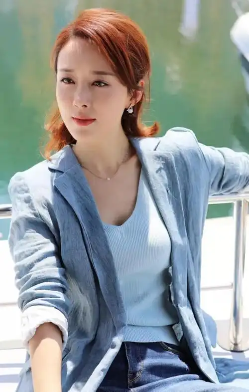 美丽优雅气质脱俗的女神颜丹晨