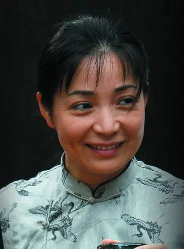 图:《春去春又回》人物介绍 戴春荣饰演周彩珍