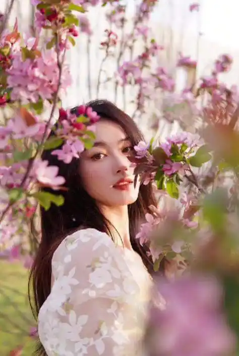 原创大学军训间隙美女模特走秀惊艳全场转身回头瞬间太美了