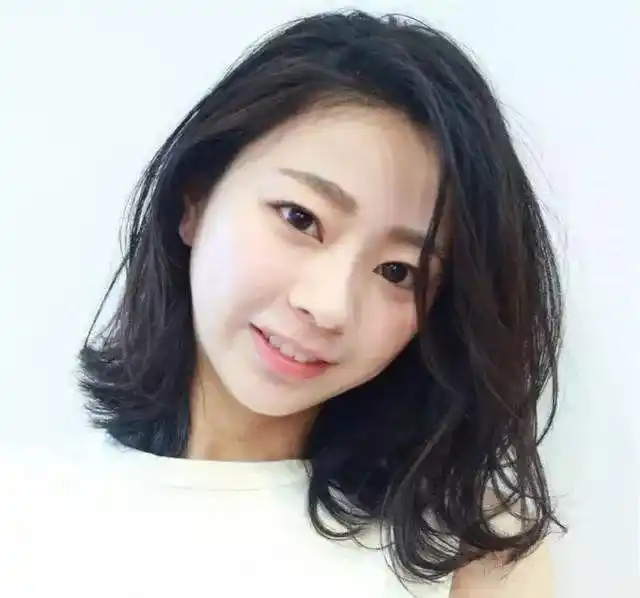 你和女神之间只差一款发型!春季中长短卷发推荐