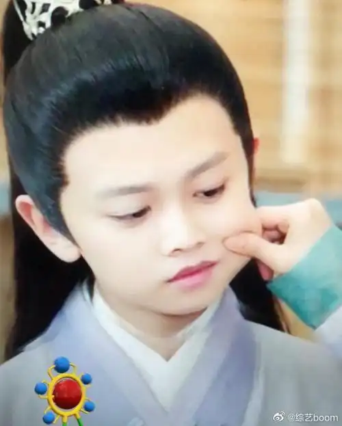 任嘉伦古装小时候为啥也这么可爱!