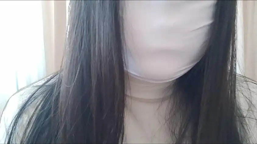 白色超级大的莫代尔口罩 蒙面女