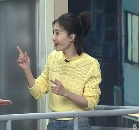 2021央视春晚王丽坤同款黄色针织衫圆领套头长袖毛针织衫