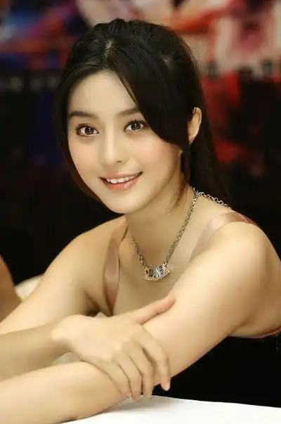 昔日明星范冰冰40岁生日,生日仅闺蜜送上祝福!粉丝也就几千留言