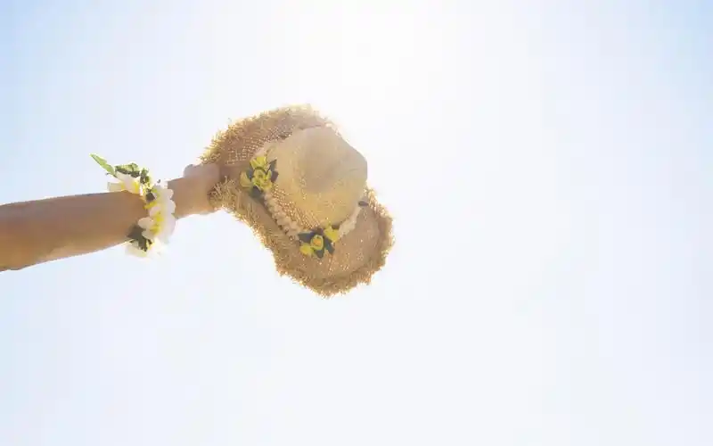 夏日沙滩美女清爽写真图片桌面壁纸