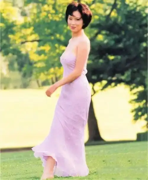 她23岁一脱成名,曾因王一博和男友闹翻,今嫁韩籍男4年不生育|天心