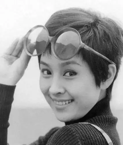 72岁甄珍后悔与谢贤离婚却与前夫撕破脸,两段失败的婚姻令人唏嘘