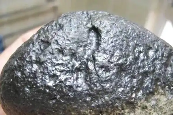 不要以为捡到未知石就是陨石,今天教你如何辨别真假陨石!