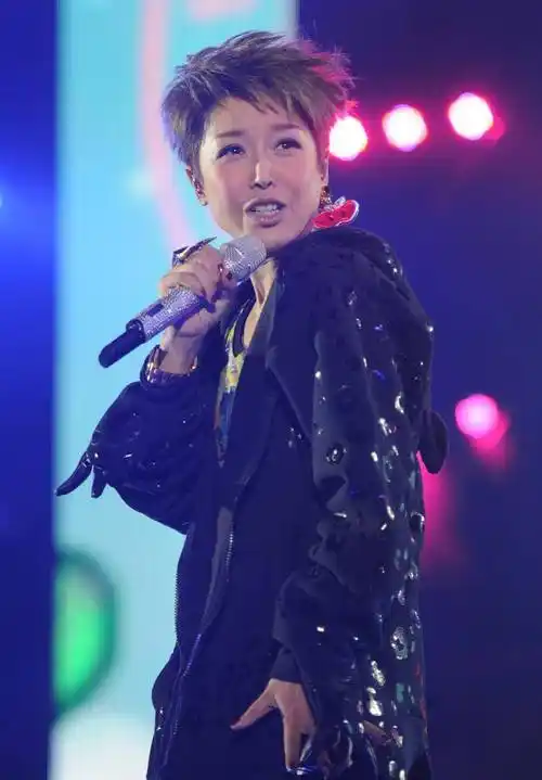 孙悦:曾被质疑"克夫",3个前男友均不得善终,现在被宠成这样_居鹏_内地