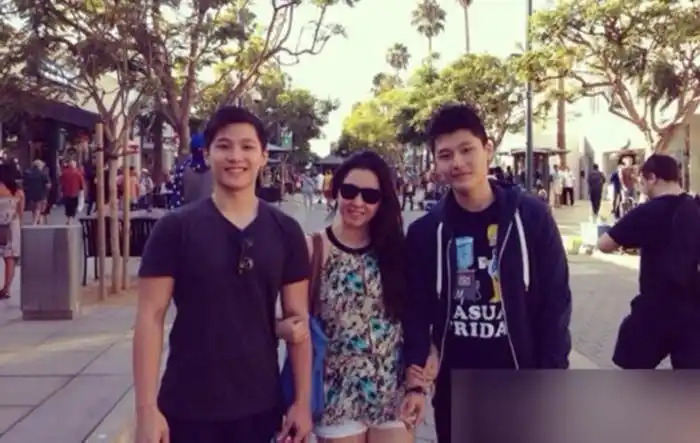 图揭儿女双全明星:"葫芦爹"汤镇业有两对双生儿女