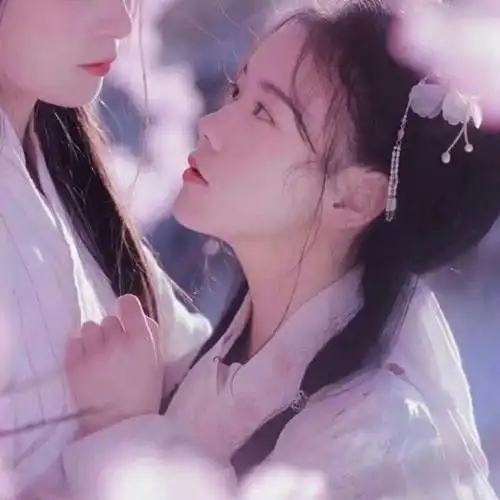 真人闺蜜头像想与你经历山川湖海也想囿于昼夜厨房与爱