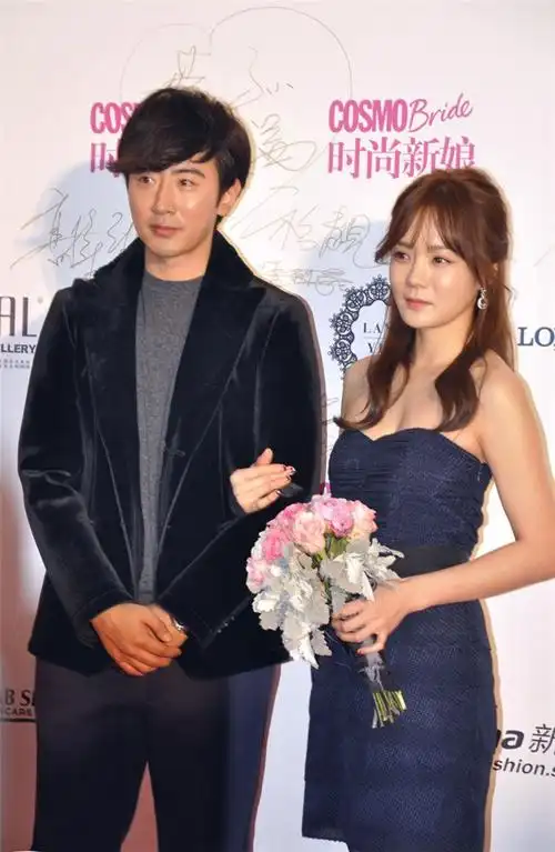 蔡琳高梓淇牵手出席婚尚盛典