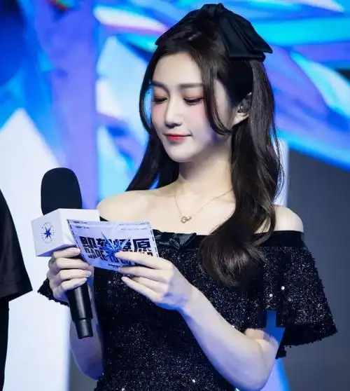 lol手游主持小悠干啥啥不行玩尬第一名