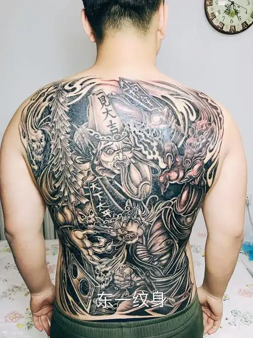 满背黑白无常纹身