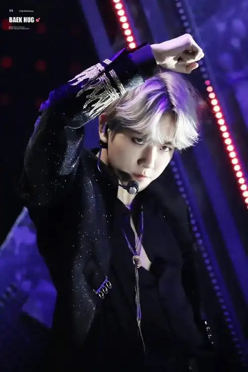 边伯贤超话#边伯贤#07银发小狐狸【171201 香港mama】you make my