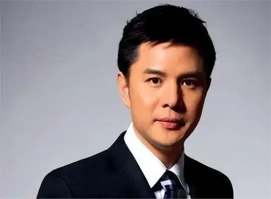 2015年离开央视,选择回乡创业,8年过去,现在他过的如何了