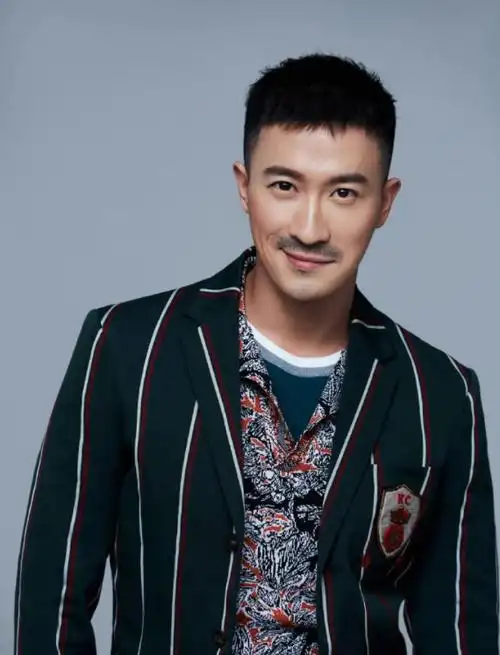 2018年,闫妮的桃花运再次盛开,恋上了比自己小11岁的80后男演员张铎.