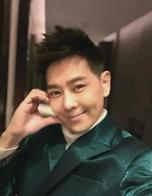 林志颖新造型获赞,逆生长男神魅力四射,网友惊叹17岁与50岁无差