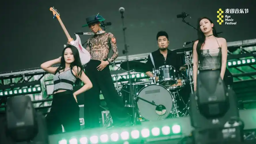 以音乐为媒 发即墨之声!青岛麦田音乐节激情嗨唱