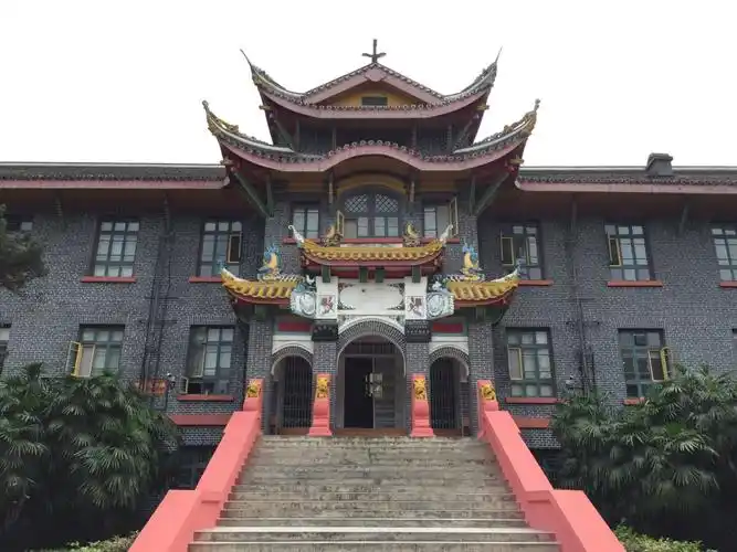 2023四川大学华西医学中心游玩攻略,位置很好,对面就是医学院的.