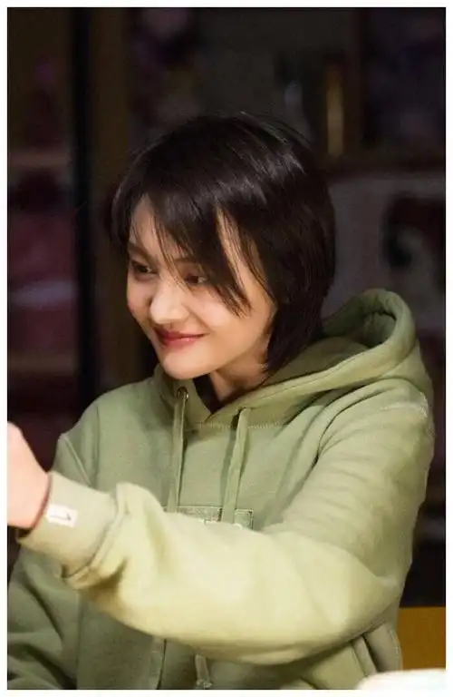 电视剧为了你我愿意热爱整个女主角郑爽饰有李木子的剧照