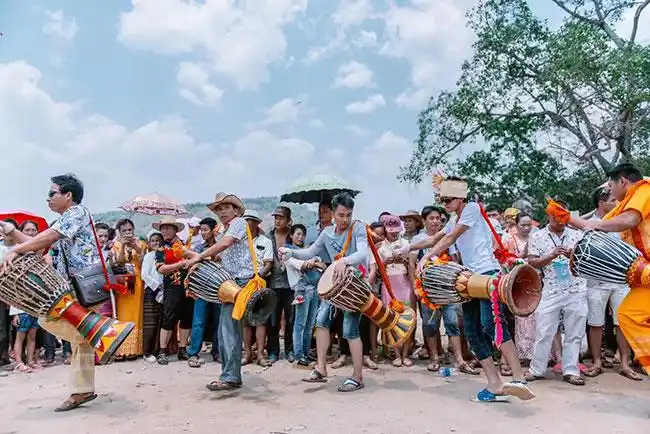 傣族象脚鼓舞.召树惇摄