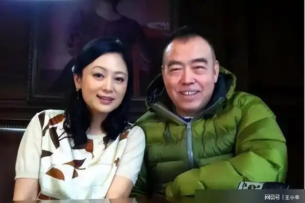 多年的陪伴一朝之间打了水漂,因为陈红先于自己怀了身孕,倪萍选择了