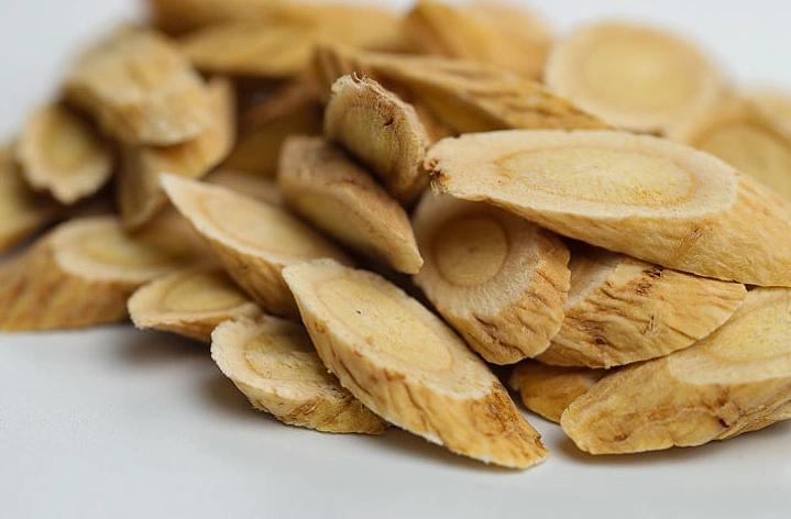 黄芪好处很多经常吃有以下7个好处不妨来看看