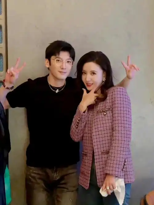 张萌晒听说你喜欢我演员合照##张萌分享听说告白会聚餐live图##听说