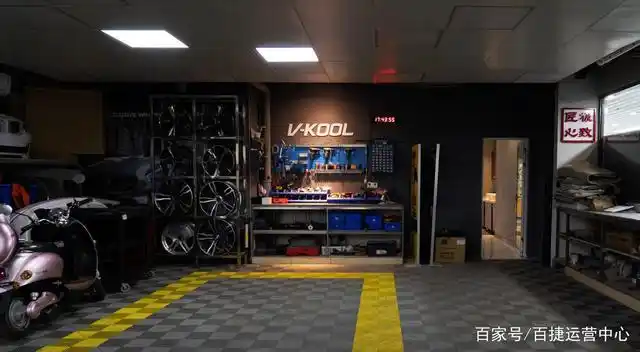 小度探访01|武汉最酷的汽车改装基地大揭秘,一键解锁硬核秀场