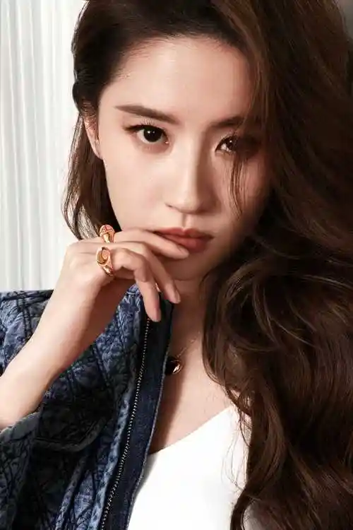 宝格丽全球品牌代言人刘亦菲佩戴bulgari cabochon系列珠宝bvlgari