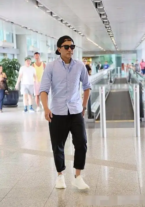 杨幂刘恺威全程零互动幂爸一脸不满感情扑朔迷离