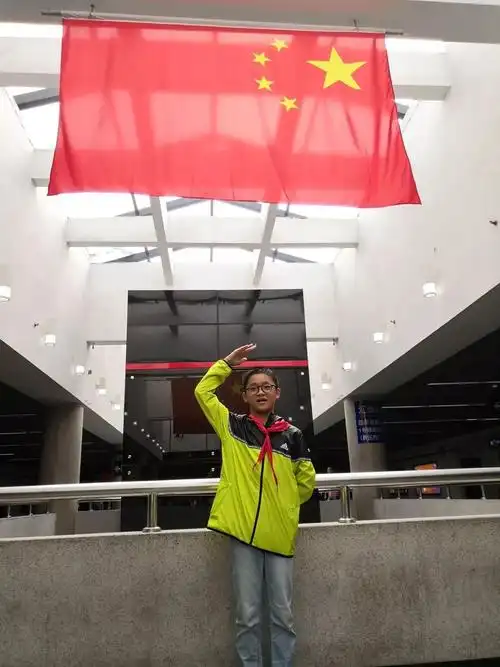 与国旗合影为祖国点赞活动照片比选结果揭晓邀您共赏